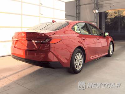2025 Toyota Camry LE - zdjęcie 5 z 39 - miniatura