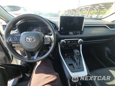 2025 Toyota RAV4 LE - zdjęcie 11 z 27 - miniatura