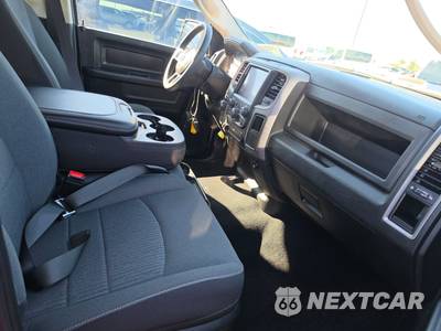 2024 Ram 1500 Classic Tradesman Crew Cab Short Bed - zdjęcie 8 z 39 - miniatura