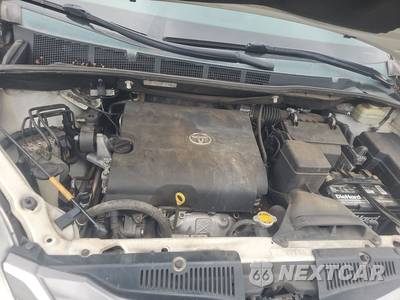 2015 Toyota Sienna XLE 8-Passenger 119.3" WB - zdjęcie 16 z 20 - miniatura