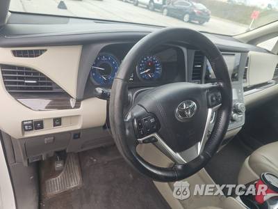 2015 Toyota Sienna XLE 8-Passenger 119.3" WB - zdjęcie 11 z 20 - miniatura