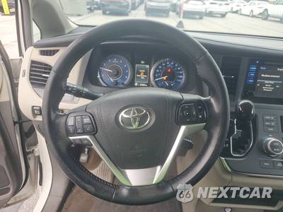2015 Toyota Sienna XLE 8-Passenger 119.3" WB - zdjęcie 10 z 20 - miniatura