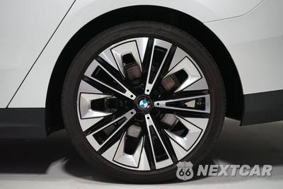 2026 BMW 5 Series Sedan 530i - zdjęcie 28 z 29 - miniatura
