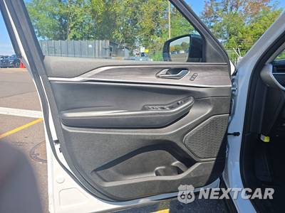 2023 Jeep Grand Cherokee Limited - zdjęcie 9 z 33 - miniatura