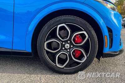 2021 Ford Mustang Mach-E GT - zdjęcie 10 z 39 - miniatura