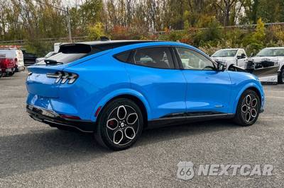 2021 Ford Mustang Mach-E GT - zdjęcie 3 z 39 - miniatura