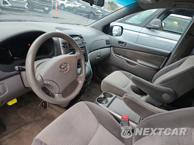 2010 Toyota Sienna LE Minivan 7-Passenger 119.3" WB - zdjęcie 11 z 49 - miniatura
