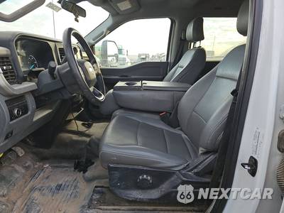 2024 Ford Super Duty F-550 Cab Chassis XL Crew Cab DRW - zdjęcie 7 z 34 - miniatura