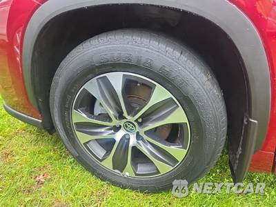 2021 Toyota Highlander XLE - zdjęcie 8 z 26 - miniatura