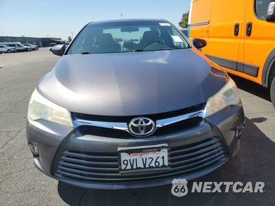 2016 Toyota Camry LE - zdjęcie 2 z 35 - miniatura