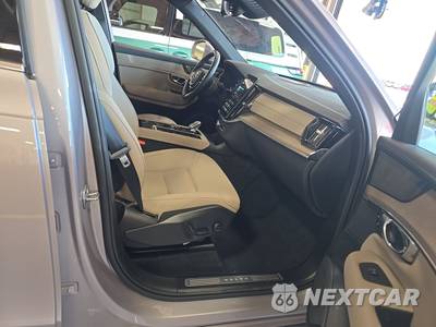 2026 Volvo XC90 B6 Plus 7-Passenger - zdjęcie 8 z 34 - miniatura