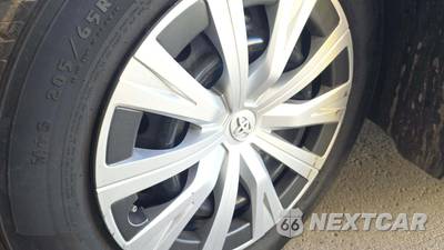 2021 Toyota Camry Hybrid LE - zdjęcie 33 z 34 - miniatura