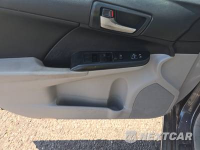 2013 Toyota Camry LE - zdjęcie 9 z 33 - miniatura