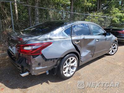 2017 Nissan Altima 2.5 SR - zdjęcie 4 z 42 - miniatura