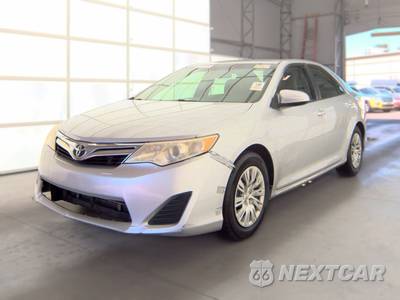 2014 Toyota Camry LE - zdjęcie 1 z 49 - miniatura