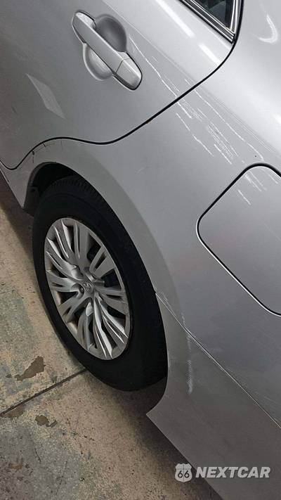 2014 Toyota Camry LE - zdjęcie 43 z 49 - miniatura