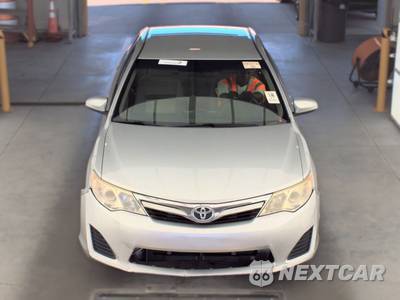 2014 Toyota Camry LE - zdjęcie 2 z 49 - miniatura