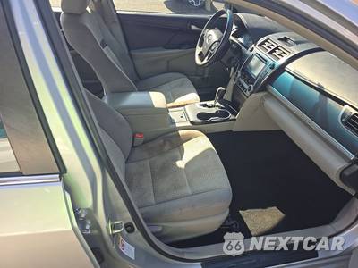 2014 Toyota Camry LE - zdjęcie 8 z 49 - miniatura