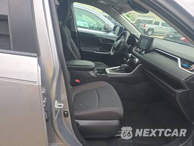 2021 Toyota RAV4 LE - zdjęcie 8 z 30 - miniatura