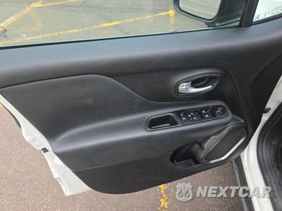 2023 Jeep Renegade Latitude - zdjęcie 9 z 25 - miniatura