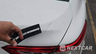 2020 Toyota Camry LE - zdjęcie 22 z 28 - miniatura