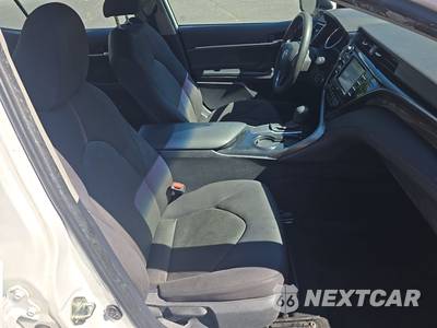 2020 Toyota Camry LE - zdjęcie 8 z 28 - miniatura