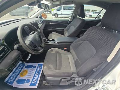 2025 Toyota Camry LE - zdjęcie 7 z 23 - miniatura