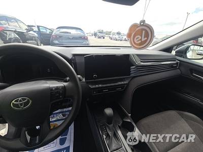 2025 Toyota Camry LE - zdjęcie 11 z 23 - miniatura