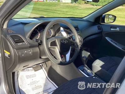 2017 Hyundai Accent SE Hatchback - zdjęcie 21 z 27 - miniatura