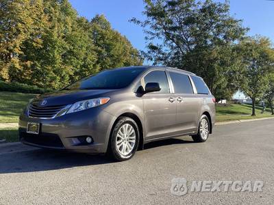 2017 Toyota Sienna XLE 8-Passenger 119.3" WB