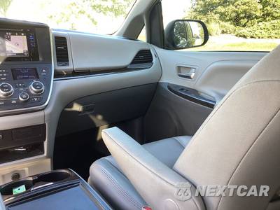 2017 Toyota Sienna XLE 8-Passenger 119.3" WB - zdjęcie 17 z 30 - miniatura