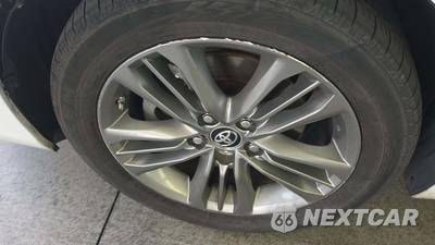 2016 Toyota Camry SE - zdjęcie 50 z 65 - miniatura
