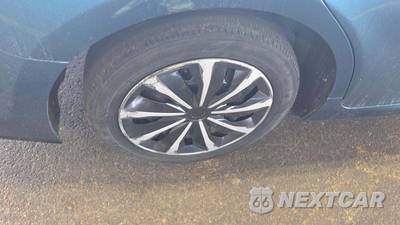 2025 Toyota Camry XLE - zdjęcie 30 z 31 - miniatura