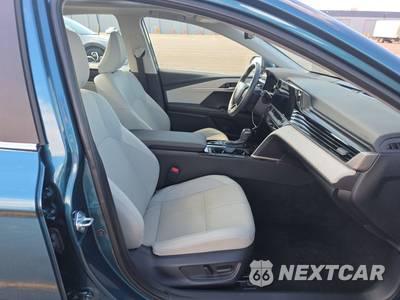 2025 Toyota Camry XLE - zdjęcie 8 z 31 - miniatura