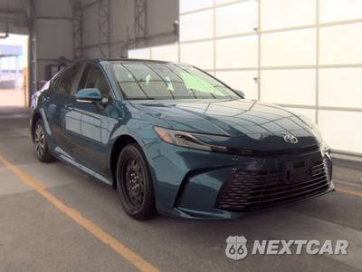 2025 Toyota Camry XLE - zdjęcie 3 z 31 - miniatura