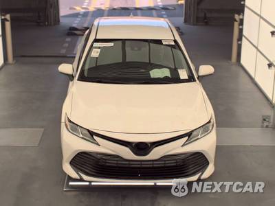 2019 Toyota Camry LE - zdjęcie 2 z 20 - miniatura