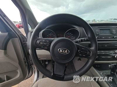 2017 Kia Sedona LX 120.5" WB - zdjęcie 10 z 48 - miniatura