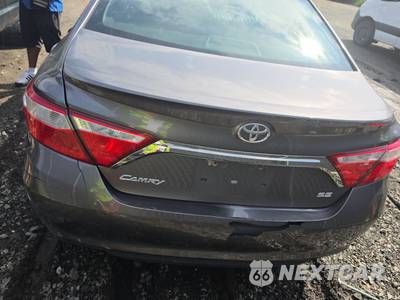 2016 Toyota Camry SE - zdjęcie 5 z 51 - miniatura