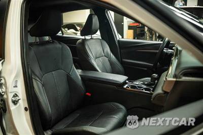 2025 Toyota Camry XSE - zdjęcie 14 z 27 - miniatura