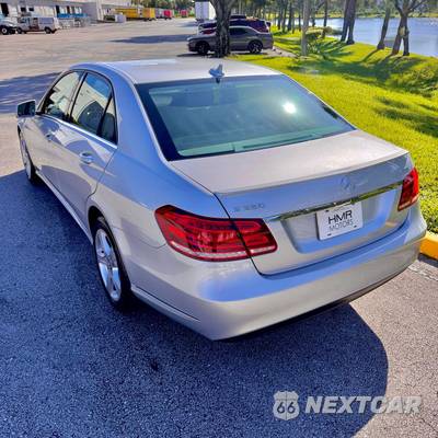 2016 Mercedes-Benz E 350 Luxury 4MATIC Sedan - zdjęcie 13 z 114 - miniatura