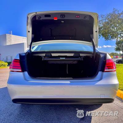 2016 Mercedes-Benz E 350 Luxury 4MATIC Sedan - zdjęcie 77 z 114 - miniatura