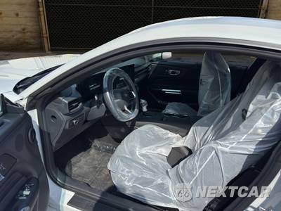2026 Ford Mustang EcoBoost Coupe - zdjęcie 4 z 20 - miniatura