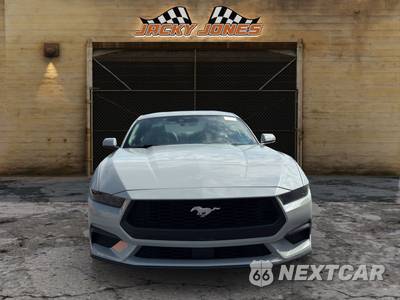 2026 Ford Mustang EcoBoost Coupe - zdjęcie 13 z 20 - miniatura