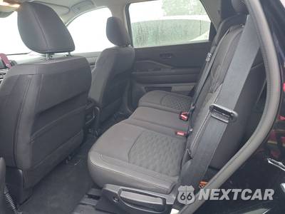 2025 Nissan Pathfinder SV - zdjęcie 13 z 19 - miniatura