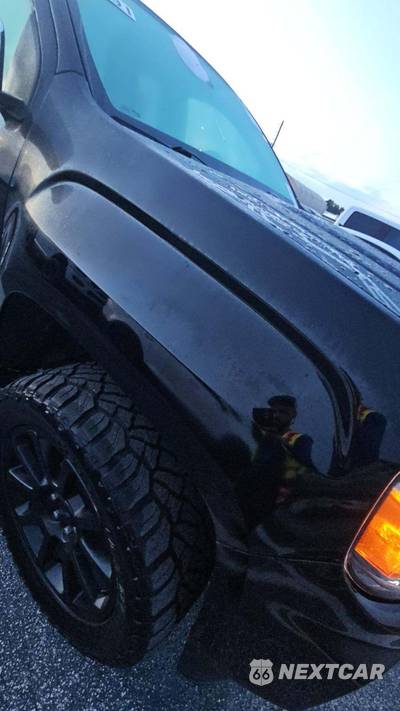 2022 GMC Canyon Denali Crew Cab Medium Bed 4SD - zdjęcie 19 z 21 - miniatura