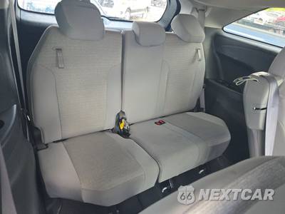 2025 Toyota Sienna LE 8-Passenger 120.5" WB - zdjęcie 14 z 28 - miniatura