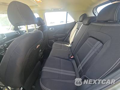 2025 Hyundai Venue SEL - zdjęcie 13 z 27 - miniatura