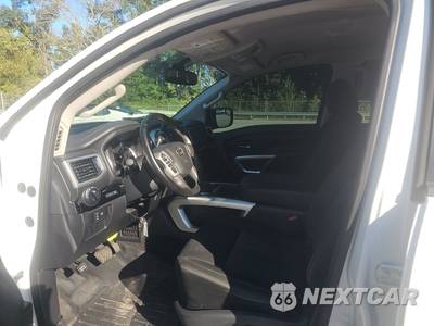 2018 Nissan TITAN SV Crew Cab Short Bed - zdjęcie 7 z 25 - miniatura