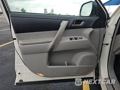 2012 Toyota Highlander SE - zdjęcie 9 z 18 - miniatura