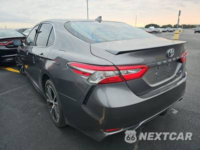 2019 Toyota Camry SE - zdjęcie 6 z 41 - miniatura